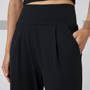 Vuori Women's Black Pants